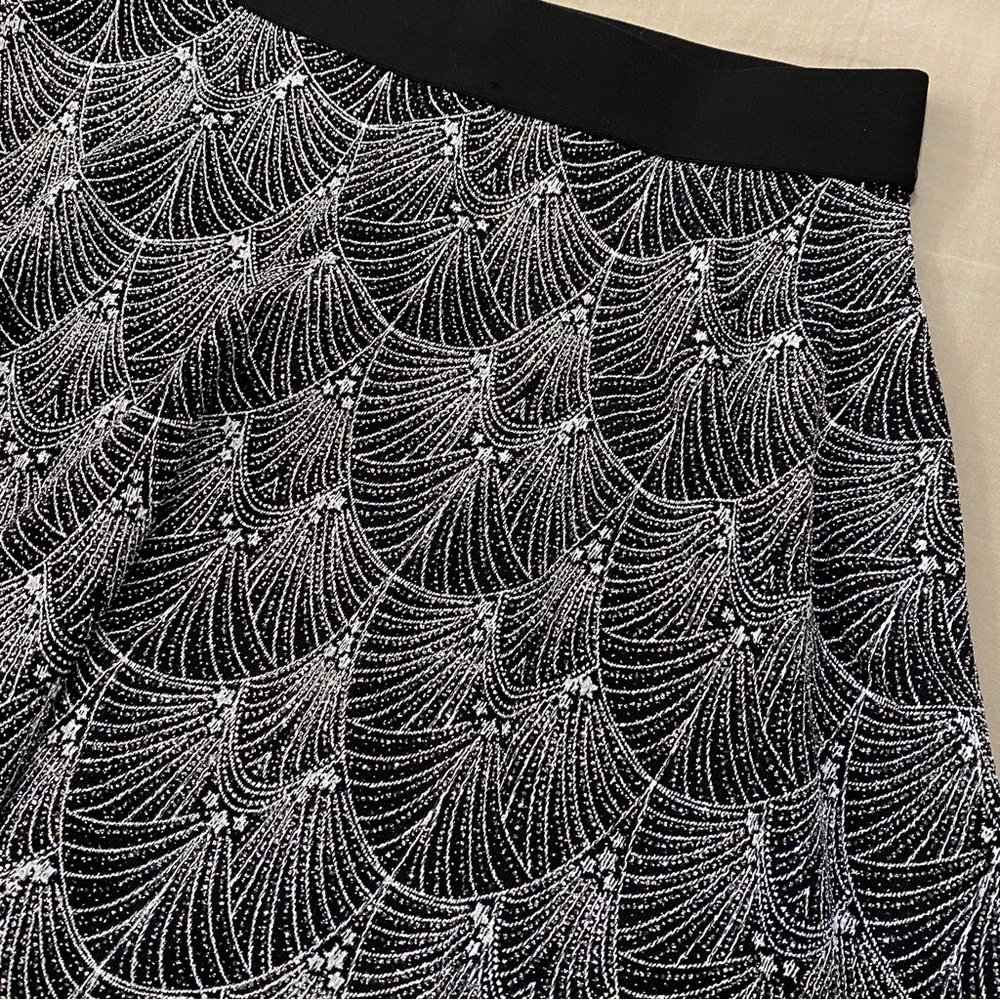 (SOLD) H&M Glittery Circle Skirt 🩶